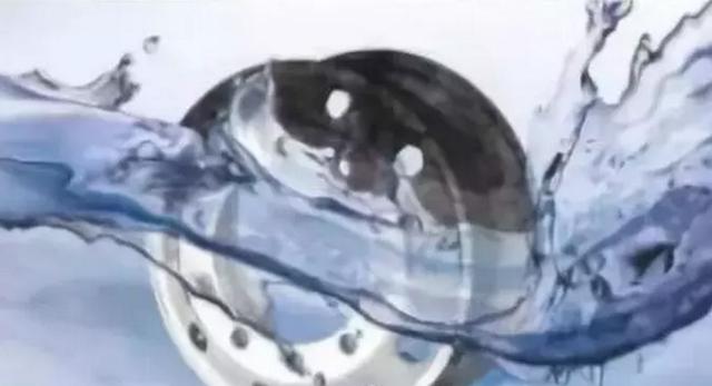 鑄(zhu)造與鍛造(zào)的區别，90%的(de)車友都不(bú)知道